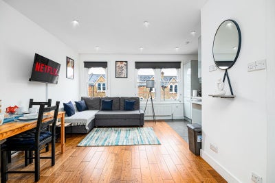Modern 1-Bed Flat | West Hampstead Main Photo