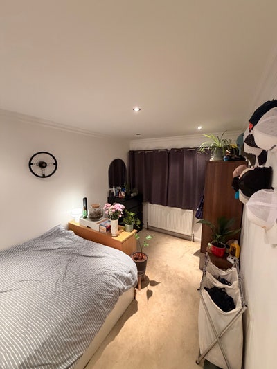 Double Room - &pound;1200 - available October 2026 Main Photo