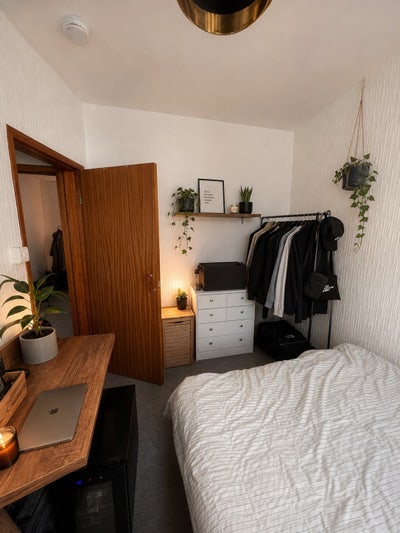 Spare single room going  Main Photo