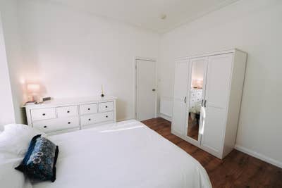 Bright Double Room with Bay Window - Surrey Quays Main Photo