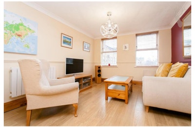 Double room with private ensuite available in Bow Main Photo