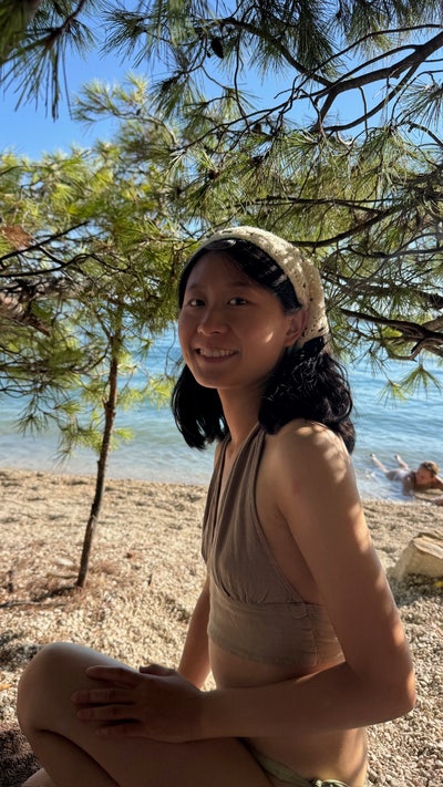 24-year-old Female. I am looking for a dou... Main Photo