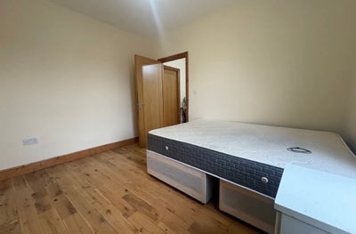 Double Room - Edmonton Main Photo