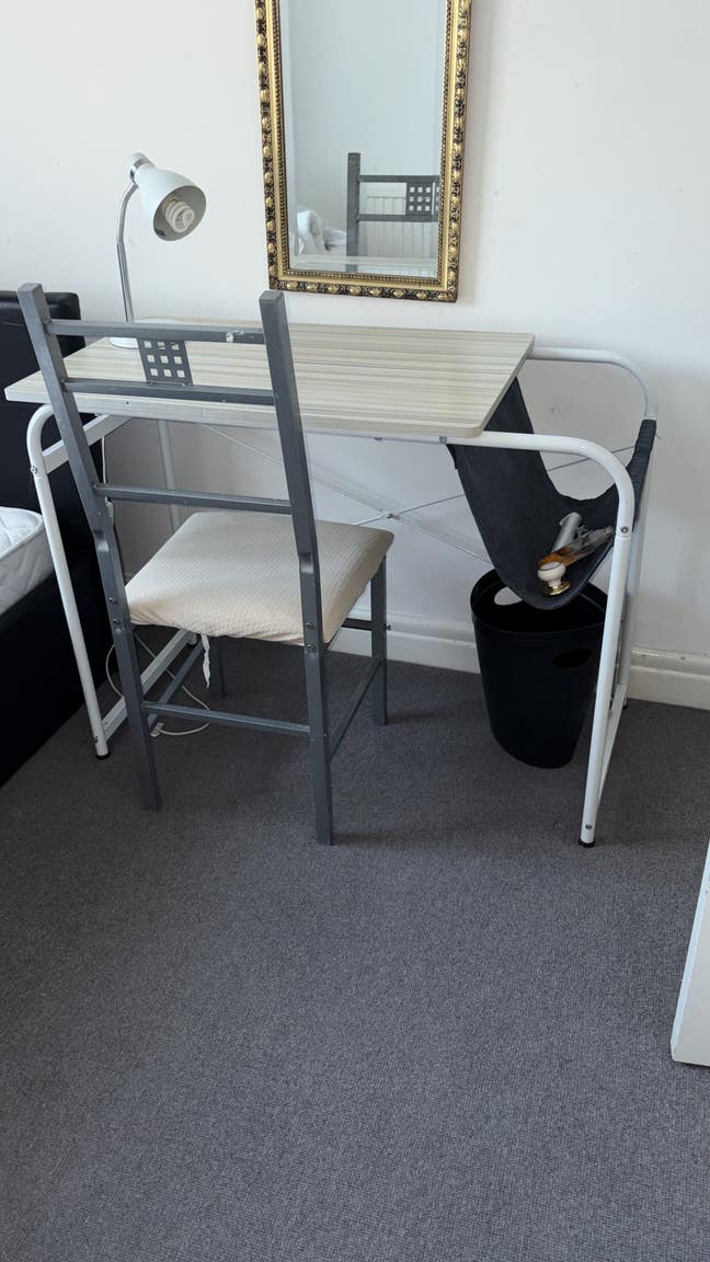 Small Room for Rent Main Photo