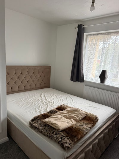 Spacious King Size Room in Clean & Peaceful Home Main Photo