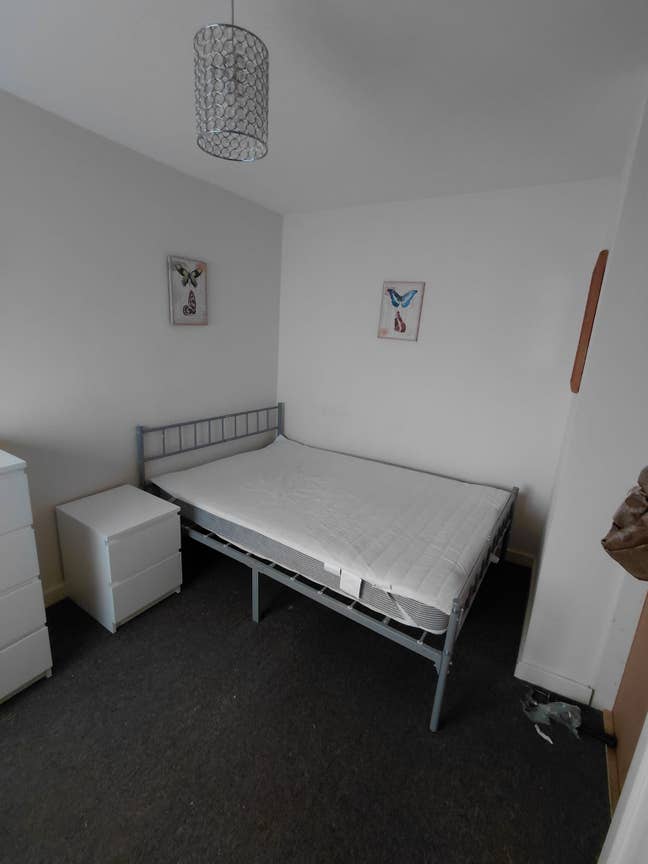 Double Room on Cosham High Street Main Photo