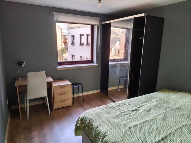Furnished Double rooms in a 3-bed flat in G5 Main Photo