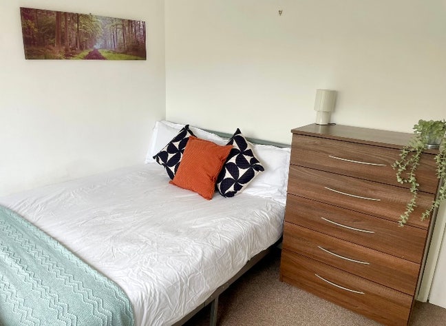 🚇 10-Min Walk to Tube! 1st Floor En-Suite 🛁 Main Photo