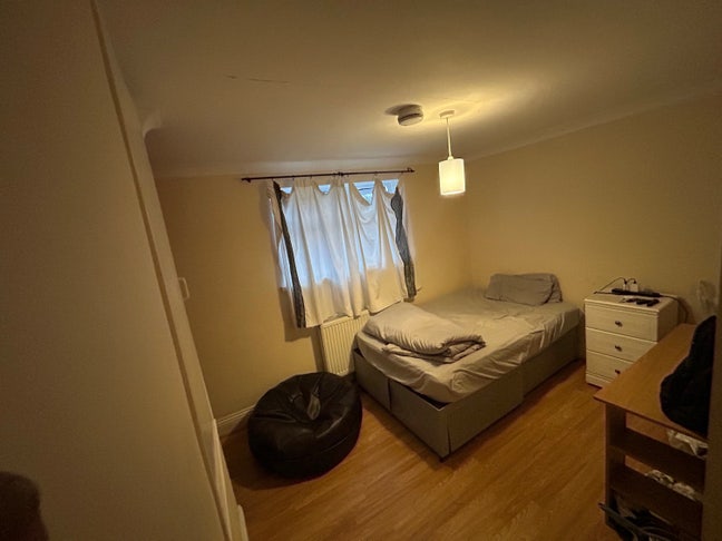 Double Bedroom Available for One Month CB4 Main Photo