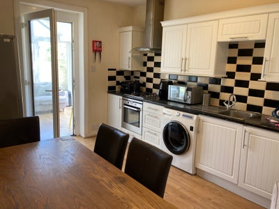 Rooms available in great, large student property Main Photo