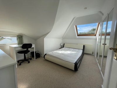 Double en suite bedroom for short lets Main Photo
