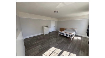 Large double room - 23m2 Main Photo