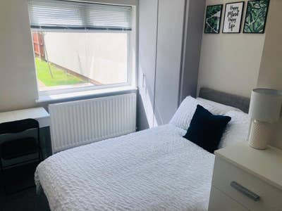 Large double en-suite room,  All bills included. Main Photo