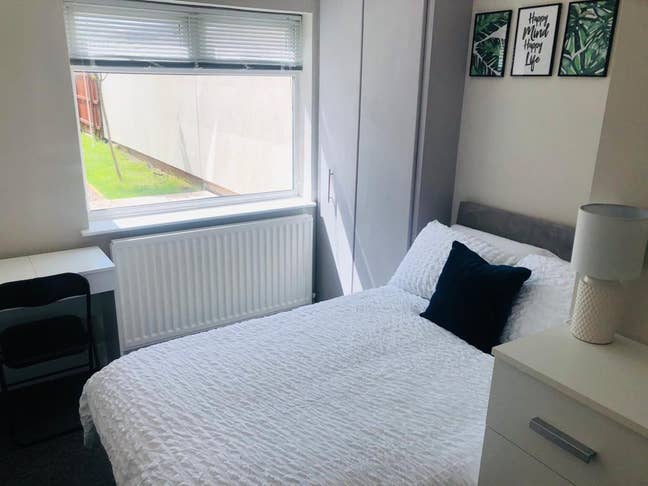 Large double en-suite room,  All bills included. Main Photo