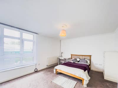 ✨ Double Room in Barnes - Bills Included ✨ Main Photo