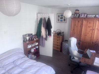 Double room in clean and friendly house  Main Photo