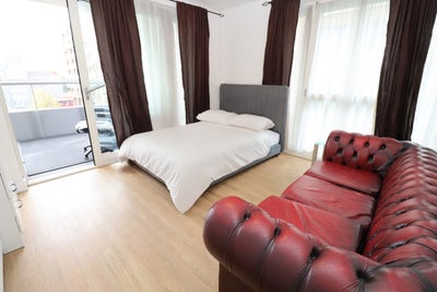 Spacious Modern Double with Balcony-Gym-Concierge Main Photo