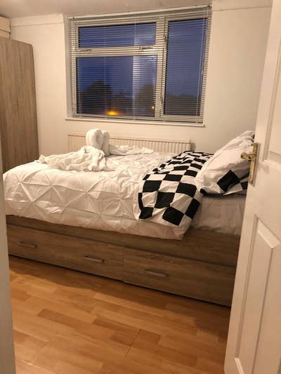 Amazing double en-suite room near Lidl  Main Photo