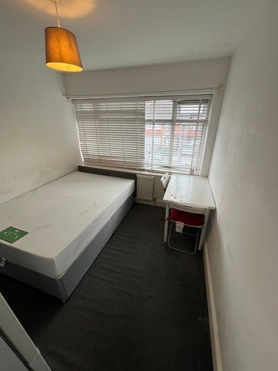 ✨🛏️ Double Room Available to Let in - Edgware Main Photo