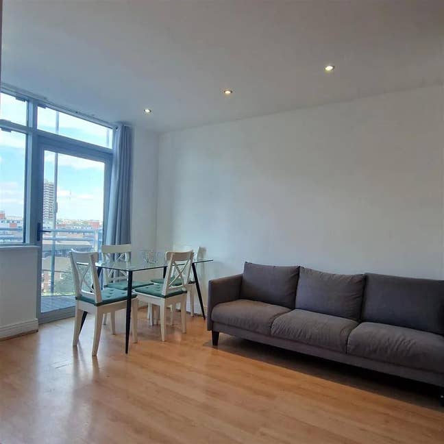 Stunning Two-Bedroom New Build Apartment Stratford Main Photo