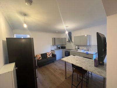 Flatmate for modern 2 bedroom flat in Uxbridge  Main Photo