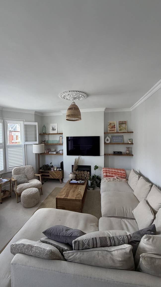 Lovely double room in sociable, chilled girl house Main Photo