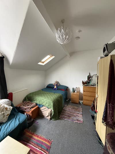 Large double room on top floor in upper Bangor  Main Photo
