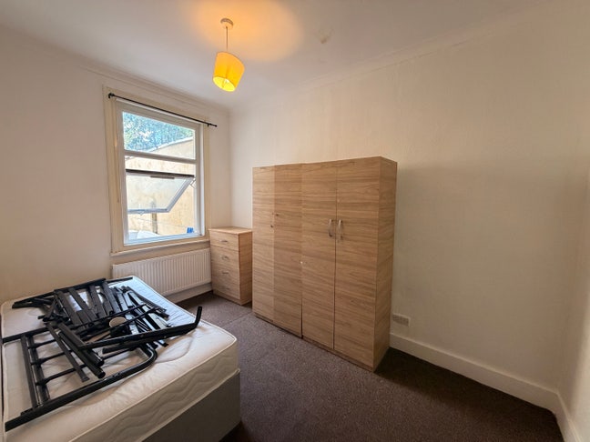 Bright Furnished Double Room - &pound;700pcm - Bills Inc Main Photo