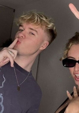 24yo professional looking for flatmates 🏳️‍🌈 Main Photo