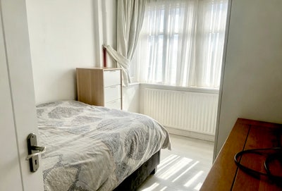 2 Double Rooms - High Road, Romford RM6 6AJ  Main Photo