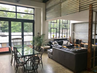 Two spacious rooms in converted warehouse Main Photo