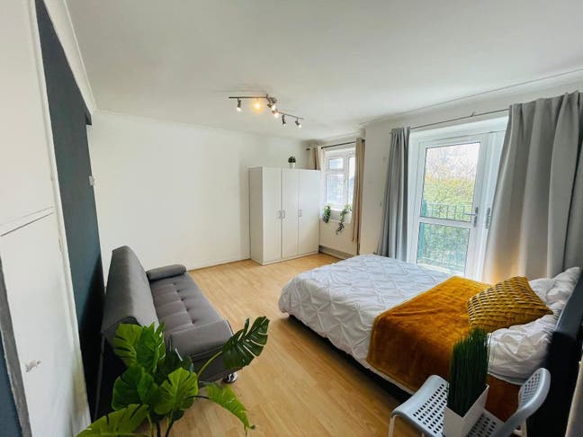 XXL Double Room near Chelsea Main Photo