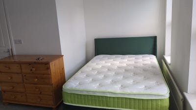 Spacious double room with ensuite! Main Photo