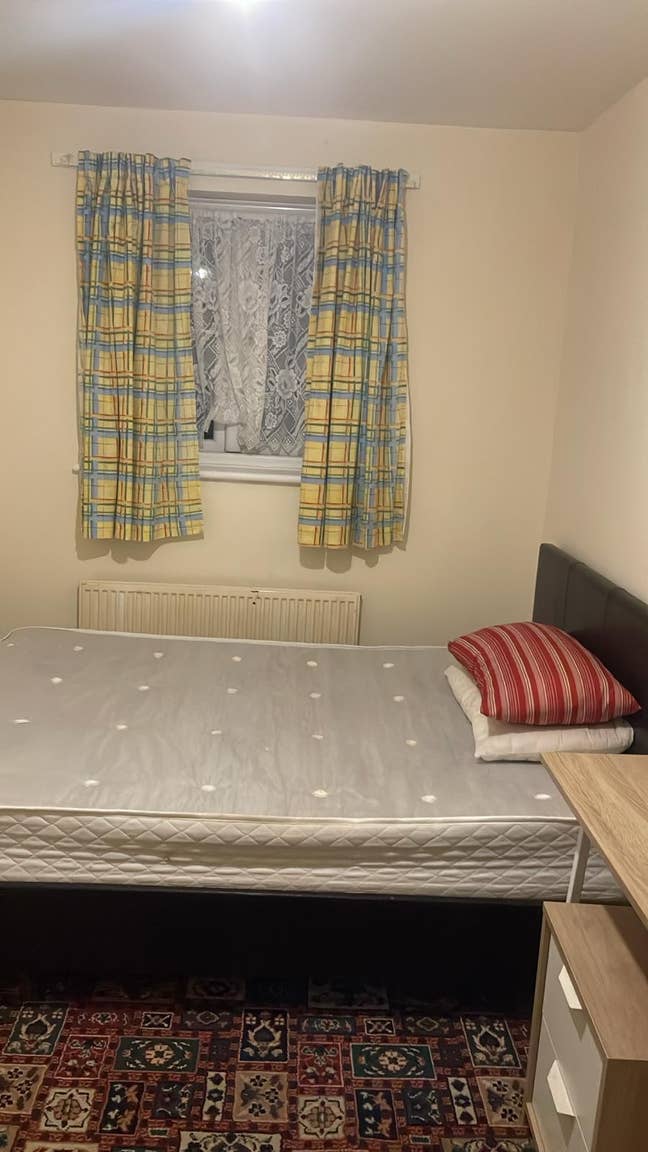 Fully Furnished single Room Available-N16 7TL-&pound;700 Main Photo
