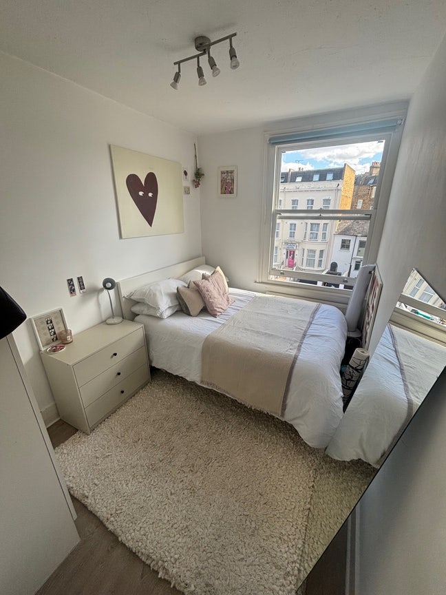Double bedroom in Hammersmith  Main Photo