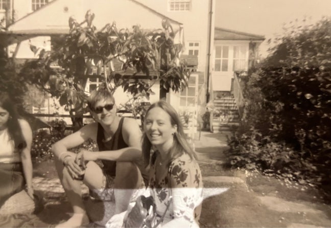Professional Female seeks a single or double room Main Photo