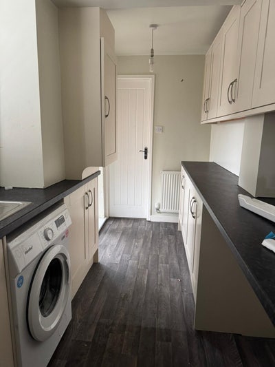 Spacious Single Room for Rent Main Photo