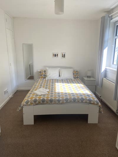 Sunny Double Room near Uni -Bills Included-No Dep Main Photo