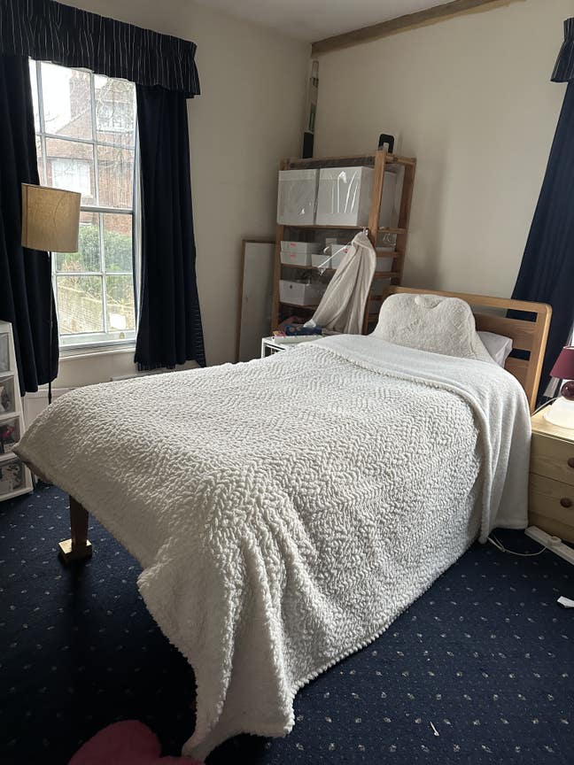 Single room for a locum or student Main Photo