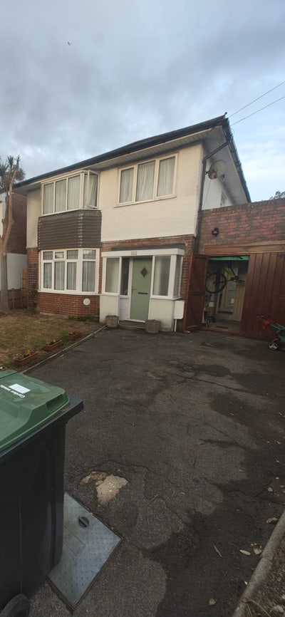 Lovely Sunny Room Available in Friendly House Main Photo