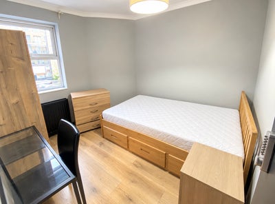 ⭐ No deposit • Furnished Room • Westferry  Main Photo