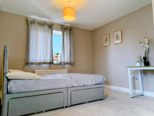 Double Room Available Inc BIlls Main Photo