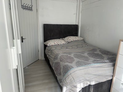 Small double Room available  Main Photo