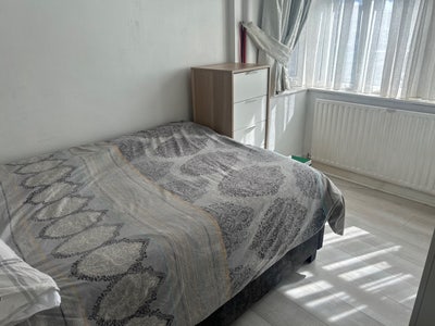 Small double Room available  Main Photo