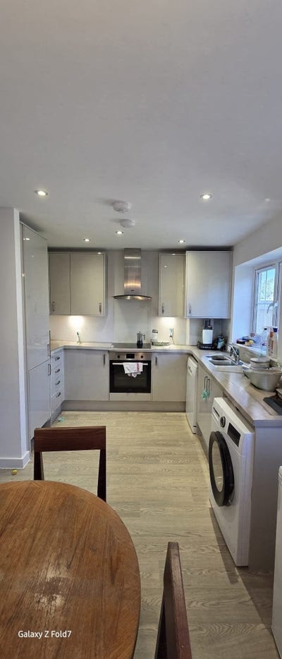 Spacious room to let  Main Photo