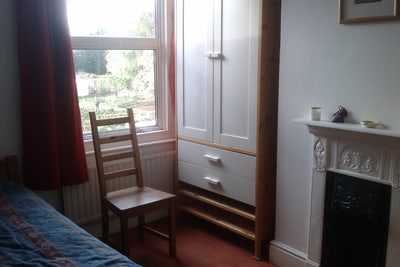 Bright & Quiet Single Room Overlooking Gardens Main Photo