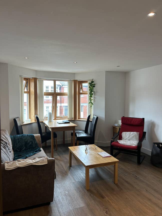 Room available in Maindy (furnished 2b/1b) Main Photo