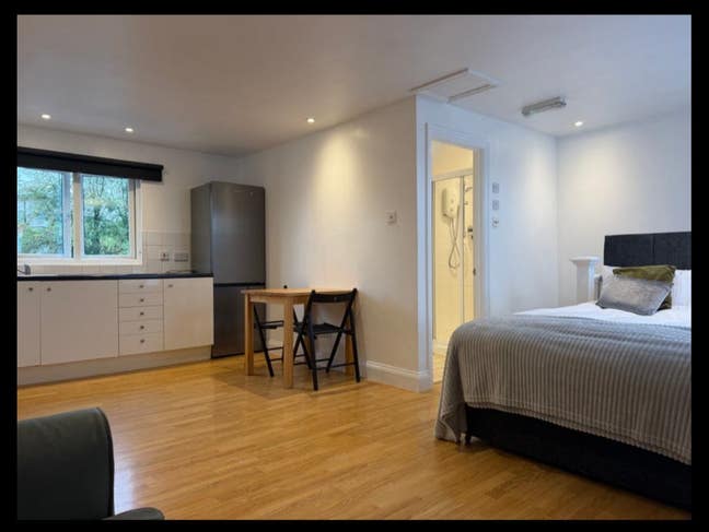 Fantastic Newly Refurbished Loft Studio in Slough Main Photo
