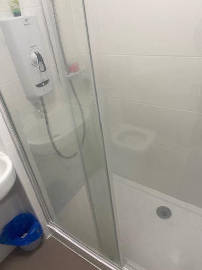 Beautiful Double Room – UB1 2QD Main Photo