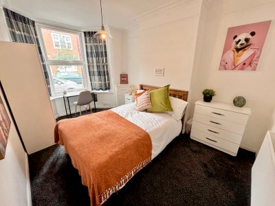 New Ensuite Available Now All Bills Inc Main Photo